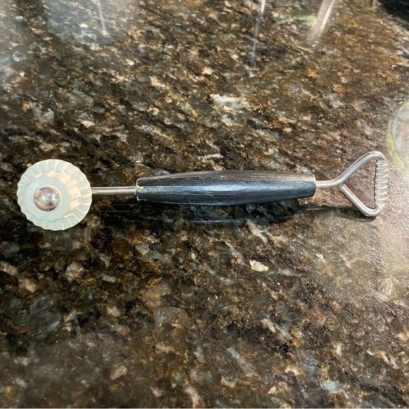 Vintage Pie Wheel and Crimper - Picture 1 of 6